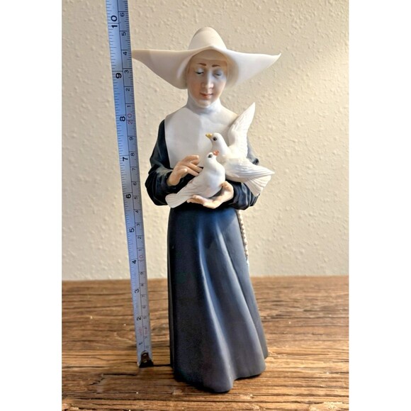 ALGORA Nun and Doves Made in Spain Figurine Used - Picture 12 of 14